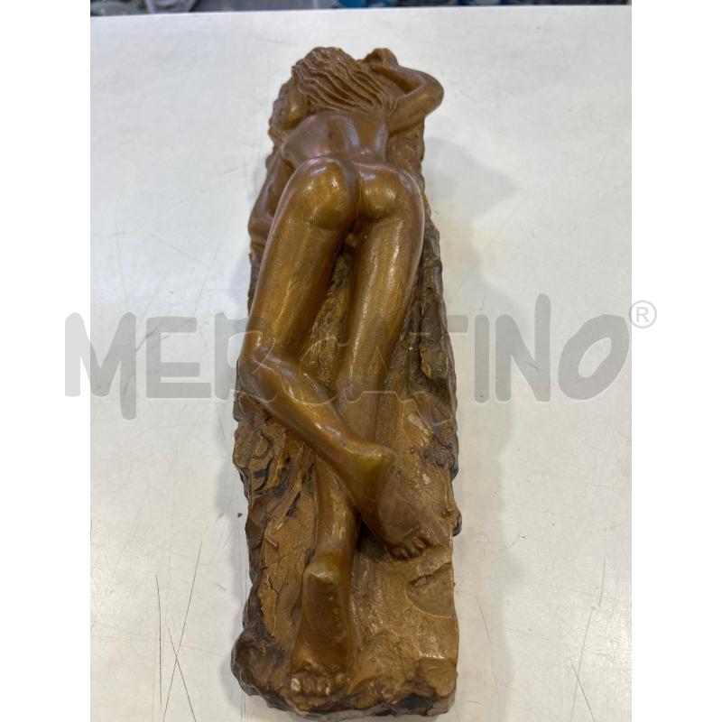 SCULTURA MARRONE RESINA DONNA SDRAIATA  | Mercatino dell'Usato Roma rebibbia 3