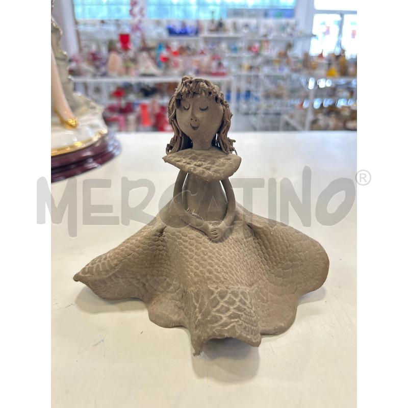 SCULTURA PICCOLA CERAM SARDA GRIGIA DONNA CON VESTITO | Mercatino dell'Usato Roma rebibbia 1