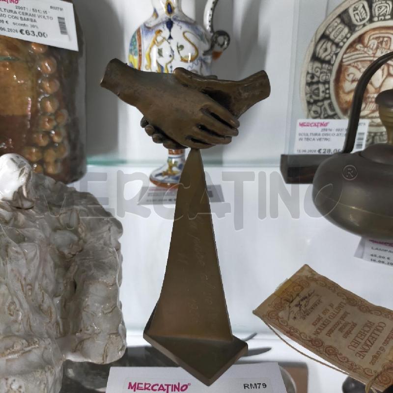 SCULTURA PICCOLA STRETTA DI MANO BRONZO ANNITA MECHELLI | Mercatino dell'Usato Roma rebibbia 1