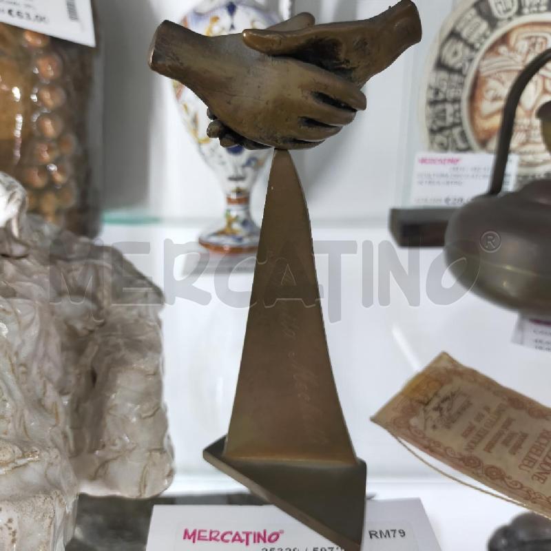 SCULTURA PICCOLA STRETTA DI MANO BRONZO ANNITA MECHELLI | Mercatino dell'Usato Roma rebibbia 2