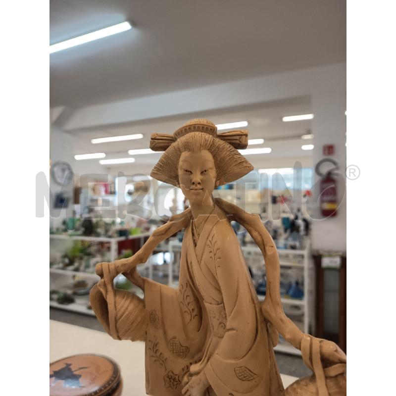 SCULTURA RESINA DONNA ORIENTALE B NERA DA RIV | Mercatino dell'Usato Roma rebibbia 2