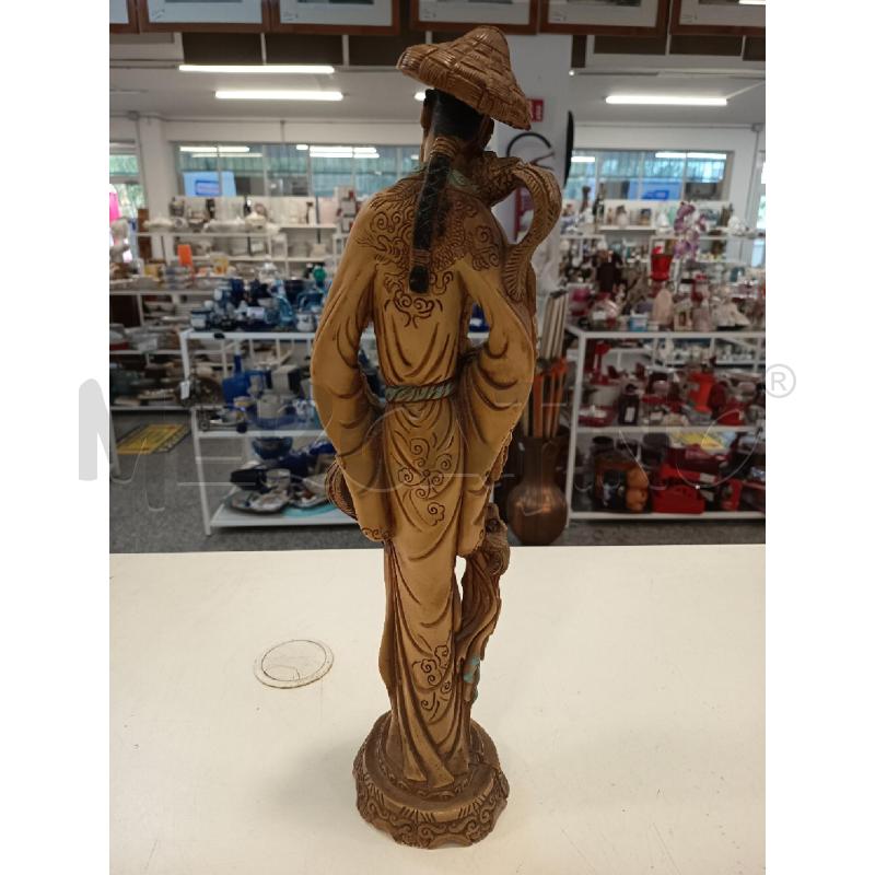 SCULTURA RESINA ORIENTALE UOMO BASTONE VOLATILI | Mercatino dell'Usato Roma rebibbia 2