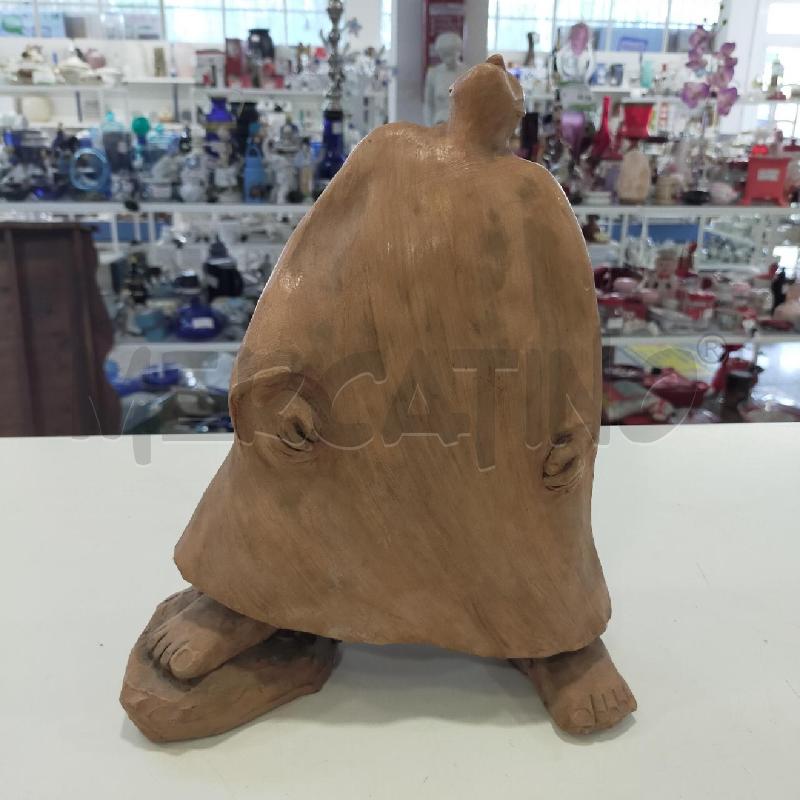 SCULTURA TERRACOTTA UOMO CON VESTE | Mercatino dell'Usato Roma rebibbia 1