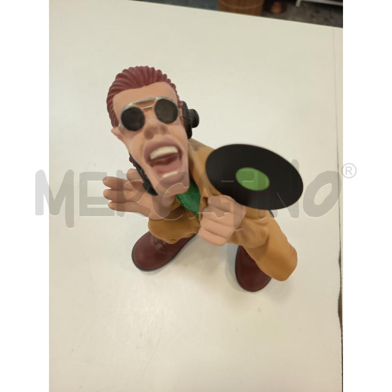 SCULTURA UOMO CON VINILE | Mercatino dell'Usato Roma rebibbia 2