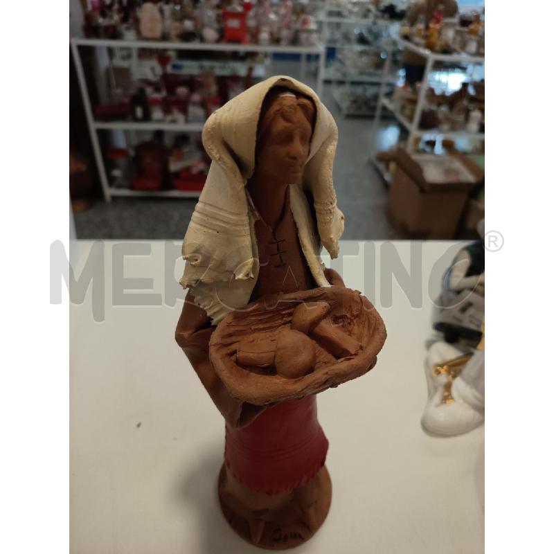 STATUINA TERRACOTTA DONNA CON FUNGHI | Mercatino dell'Usato Roma rebibbia 2