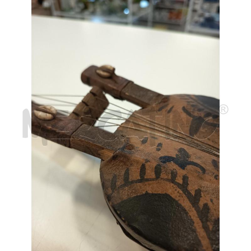 STRUMENTO MUSICALE ETNICO  LEGNO PELLE 3 CORDE | Mercatino dell'Usato Roma rebibbia 2