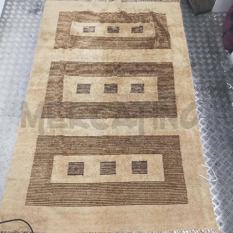 TAPPETO MORBIDO BEIGE RIGHE QUADRATI MARRONI   | Mercatino dell'Usato Roma rebibbia 1