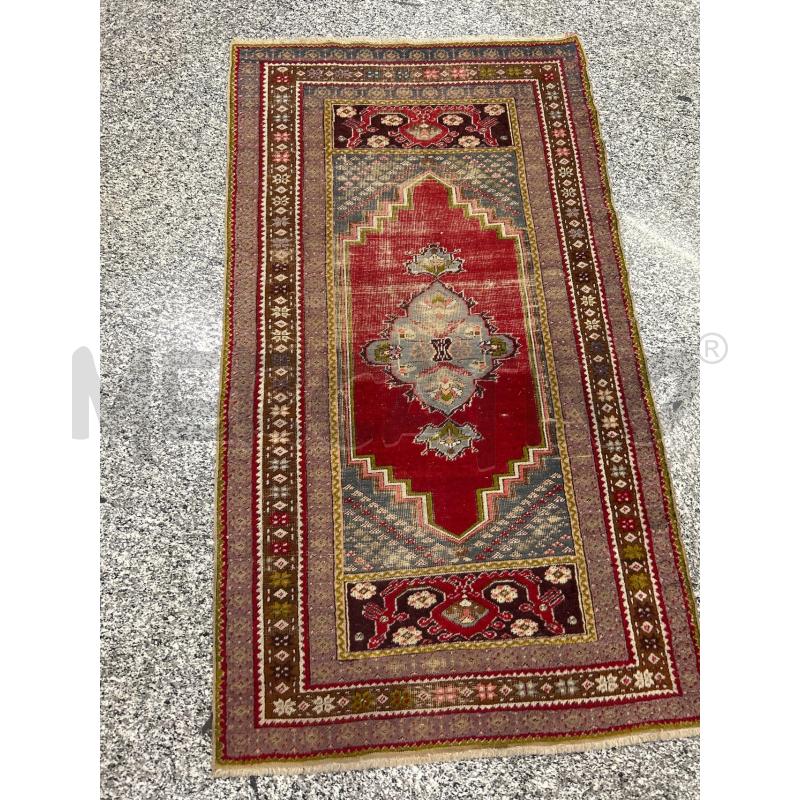 TAPPETO RETTANGOLARE ROSSO 180 X 100 DA RIVEDERE | Mercatino dell'Usato Roma rebibbia 1