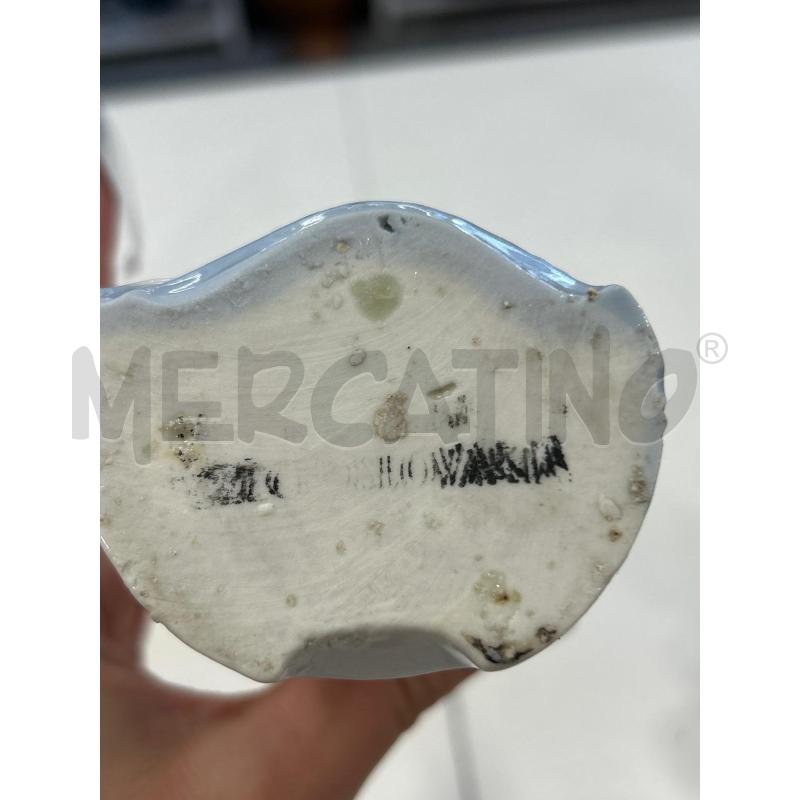 VASETTO RILIEVO BIANCO AZZ PAVONE 2M | Mercatino dell'Usato Roma rebibbia 3
