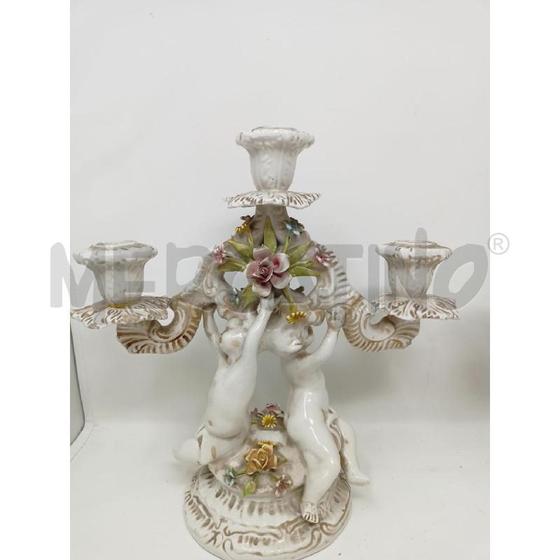 COPPIA CANDELABRI 3 LUCI PORCELLANA BASSANO 2 PUTTI FIORI BASE TONDA DIFETTI  | Mercatino dell'Usato Roma re di roma 2