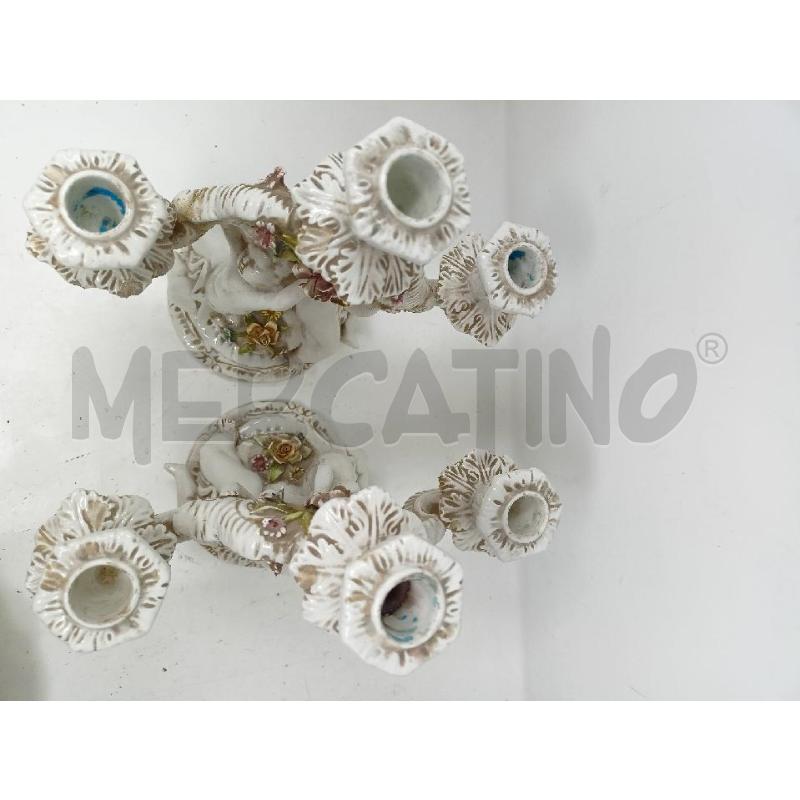 COPPIA CANDELABRI 3 LUCI PORCELLANA BASSANO 2 PUTTI FIORI BASE TONDA DIFETTI  | Mercatino dell'Usato Roma re di roma 4