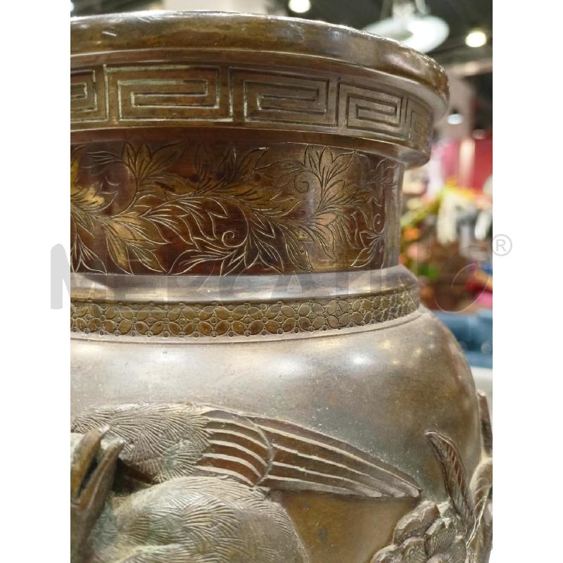 COPPIA VASI ALTORILIEVO BRONZO RAMI FIORI GIAPPONES | Mercatino dell'Usato Roma re di roma 3