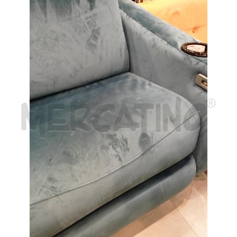 DIVANO 4 POSTI BLU ELETTRICO CON CAVO  | Mercatino dell'Usato Roma re di roma 4