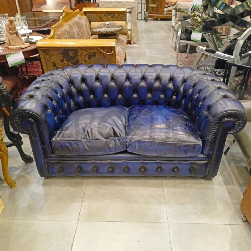 DIVANO BLU SCURO CHESTER  | Mercatino dell'Usato Roma re di roma 1