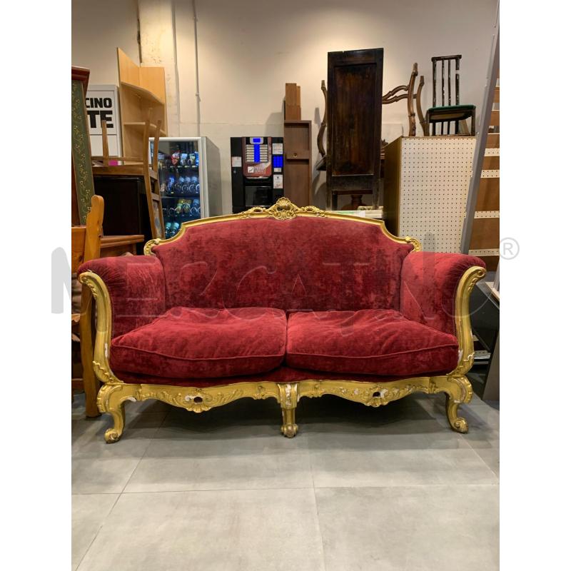 DIVANO STOFFA ROSSA BORDI ORO | Mercatino dell'Usato Roma re di roma 1