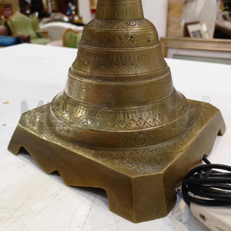 LAMPADA BASE CANDELABRO OTTONE STILE ETNICO PARALUME QUADRATO | Mercatino dell'Usato Roma re di roma 2
