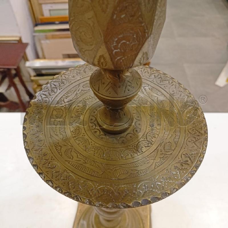 LAMPADA BASE CANDELABRO OTTONE STILE ETNICO PARALUME QUADRATO | Mercatino dell'Usato Roma re di roma 3