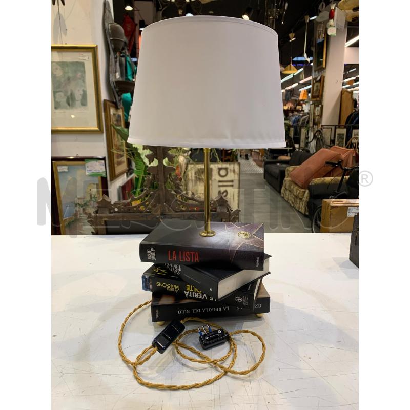 LAMPADA BASE LIBRI 4 PIEDINI OTTONE PARALUME BIANCO | Mercatino dell'Usato Roma re di roma 1