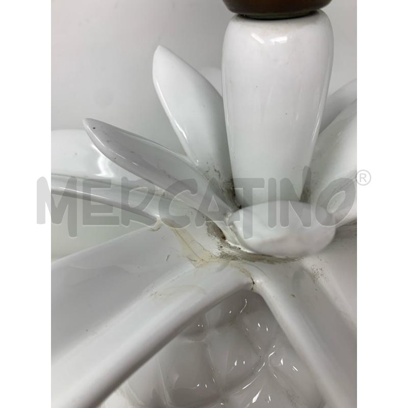 LAMPADA CERAMICA BIANCA ANANAS DIFETTO FOGLIA | Mercatino dell'Usato Roma re di roma 3
