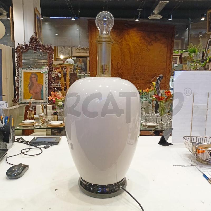 LAMPADA CERAMICA BIANCA BASE NERA BOMBATA FUNZIONANTE  | Mercatino dell'Usato Roma re di roma 1
