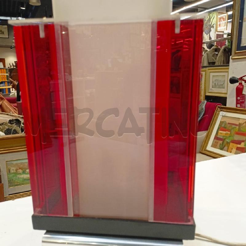 LAMPADA CUBICA PLEX FASCE ROSSE BASE ALLUMINIO | Mercatino dell'Usato Roma re di roma 2