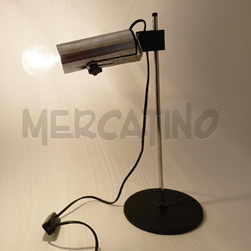 LAMPADA DA TAVOLO FARETTO SILVER BASE NERA PLASTICA NERA | Mercatino dell'Usato Roma re di roma 4