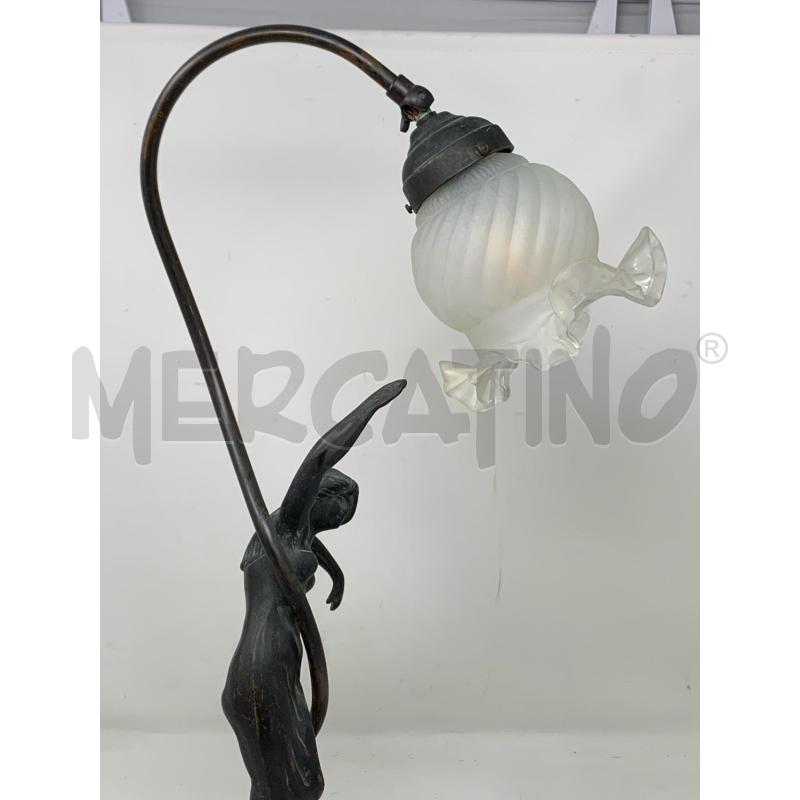 LAMPADA OTTONE DONNA VESTITO PARALLUME BIANCO | Mercatino dell'Usato Roma re di roma 3