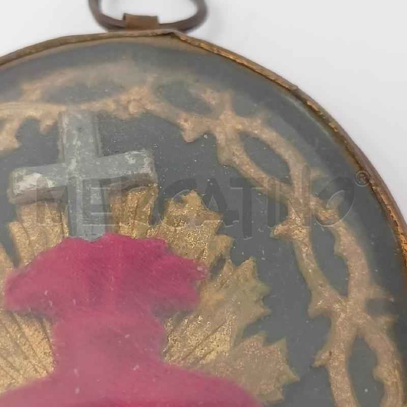 MEDAGLIA RELIQUIA OVALE SACRO CUORE RICAMATO VETR  | Mercatino dell'Usato Roma re di roma 2