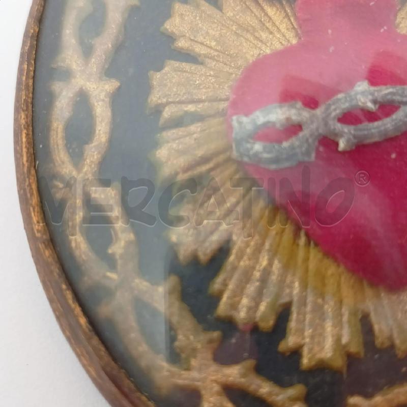 MEDAGLIA RELIQUIA OVALE SACRO CUORE RICAMATO VETR  | Mercatino dell'Usato Roma re di roma 3
