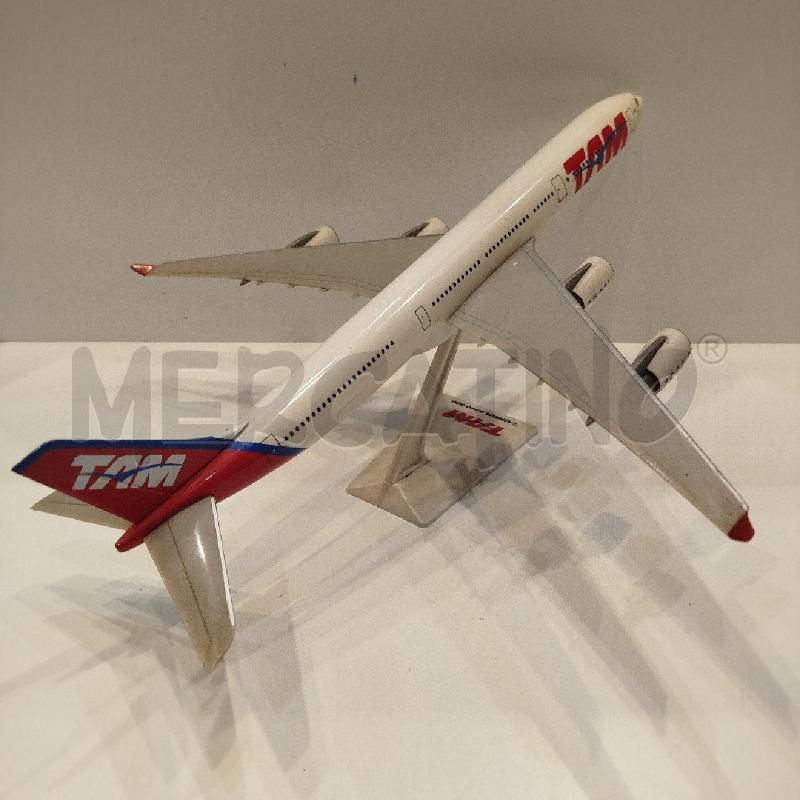 MODELLINO AEREOPLANO LINEE TAM AIRBUS A340-500 | Mercatino dell'Usato Roma re di roma 4