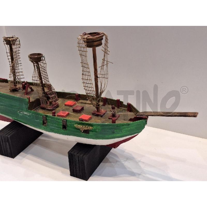 MODELLINO BARCA PESCHERECCIO IN LEGNO  | Mercatino dell'Usato Roma re di roma 3