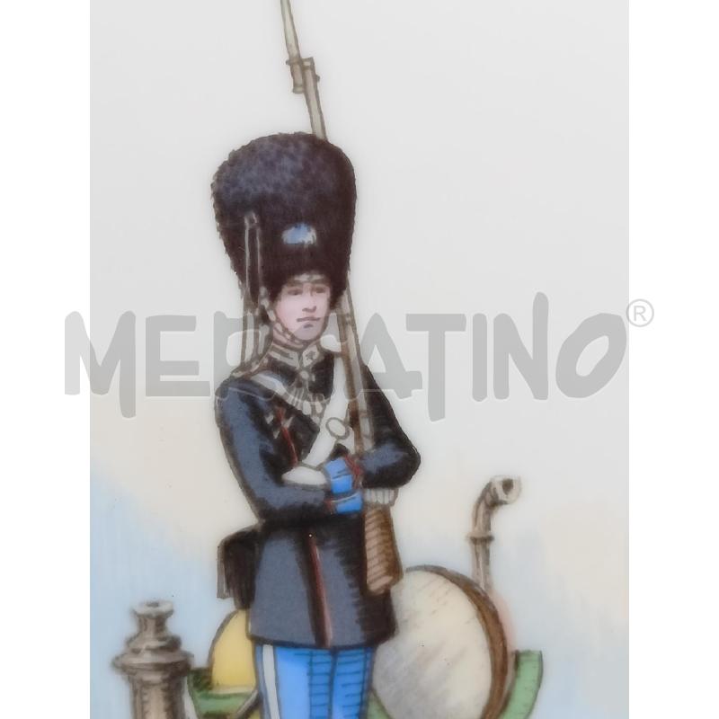 PIATTO ROYAL COPENHAGEN ROYAL GUARD UNIFORM BORDO BLU DORATO  | Mercatino dell'Usato Roma re di roma 2