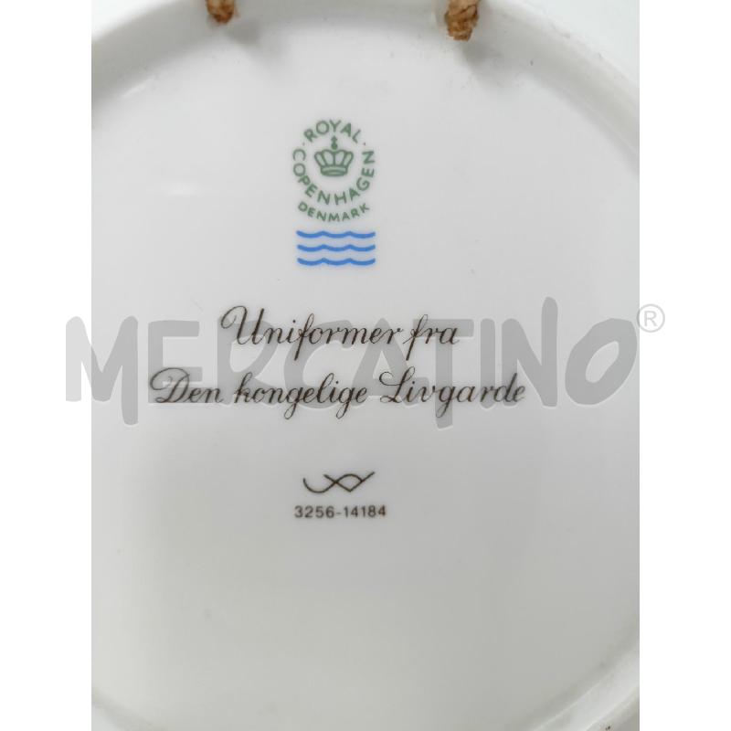 PIATTO ROYAL COPENHAGEN ROYAL GUARD UNIFORM BORDO BLU DORATO  | Mercatino dell'Usato Roma re di roma 4
