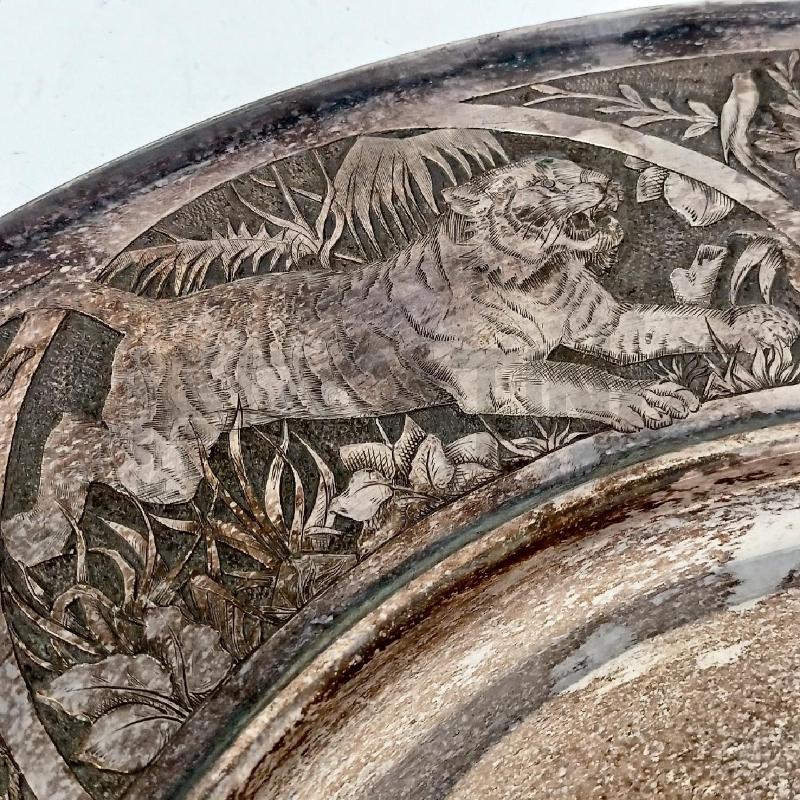PIATTO SILVER INCISA MOTIVI FLOREALI TIGRI UOMO CAMMELLO | Mercatino dell'Usato Roma re di roma 3