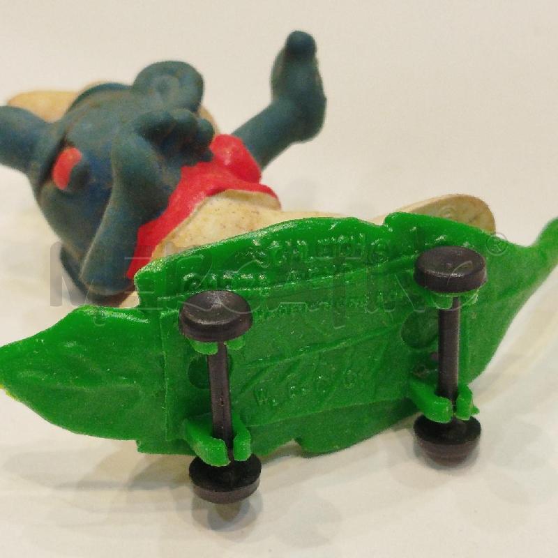 PUFFO CON SKATEBOARD SU FOGLIA COD.6505 SCHLEICH PEYO 1978 | Mercatino dell'Usato Roma re di roma 5