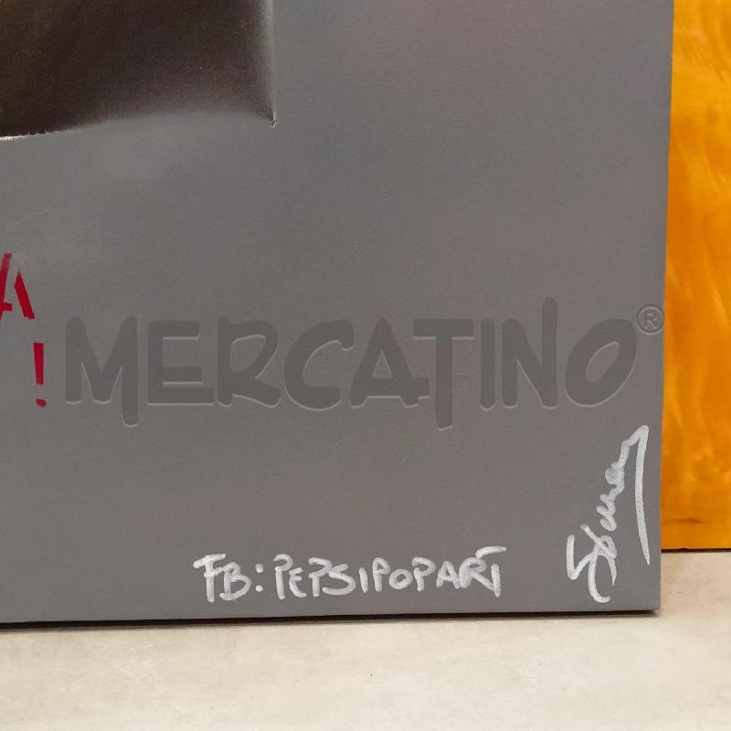 QUADRO SPRAY SORALELLA GIALLA SFONDO GRIGIO SCRITTE ROSSE  | Mercatino dell'Usato Roma re di roma 2