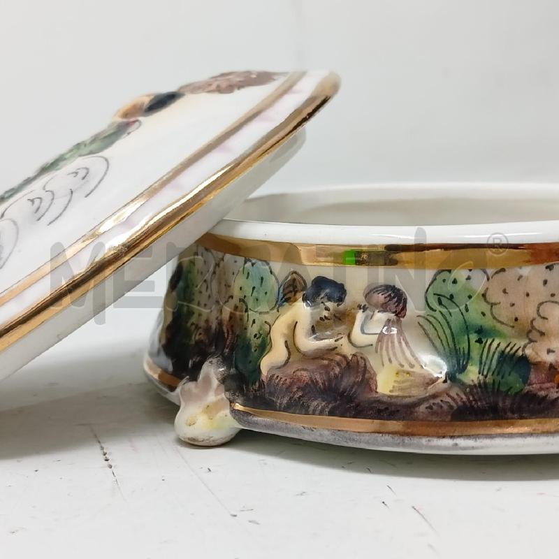 SCATOLINA PORC CAPODIMONTE PUTTI RILIEVO 4 PIEDINI | Mercatino dell'Usato Roma re di roma 4