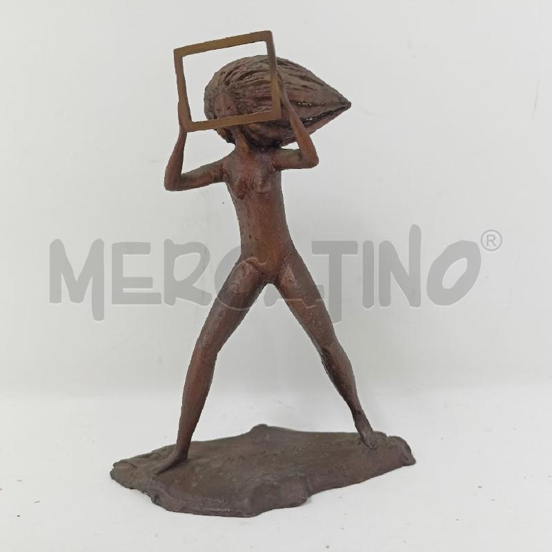 SCULTURA BRONZO  DONNA TELEVISIONE CAPPELLI VENTO | Mercatino dell'Usato Roma re di roma 1