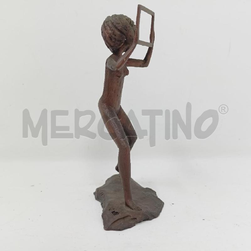 SCULTURA BRONZO  DONNA TELEVISIONE CAPPELLI VENTO | Mercatino dell'Usato Roma re di roma 2