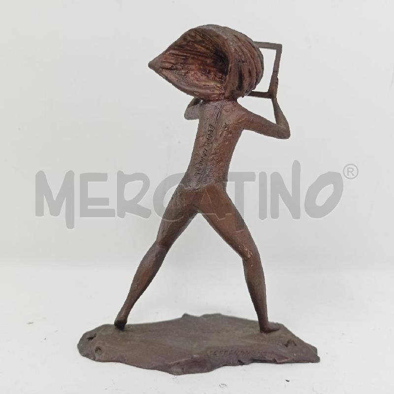 SCULTURA BRONZO  DONNA TELEVISIONE CAPPELLI VENTO | Mercatino dell'Usato Roma re di roma 3