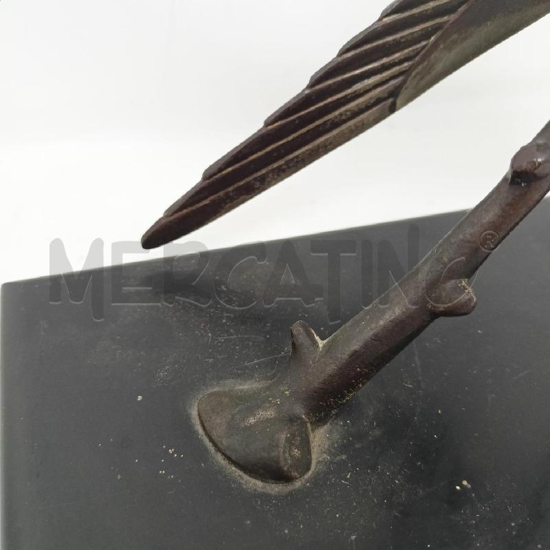 SCULTURA RONDINE BRONDO BASE NERA | Mercatino dell'Usato Roma re di roma 3