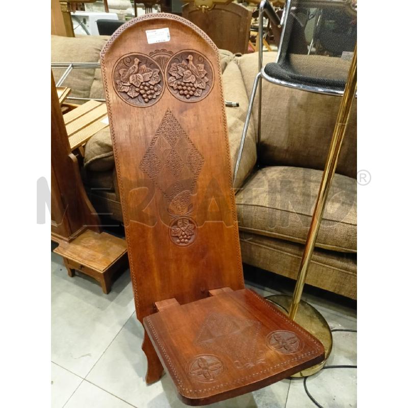 SEDIA BASSA IN LEGNO INTAGLIATA | Mercatino dell'Usato Roma re di roma 1