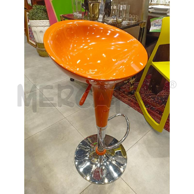 SGABELLO ARANCIONE BASE METALLO | Mercatino dell'Usato Roma re di roma 1