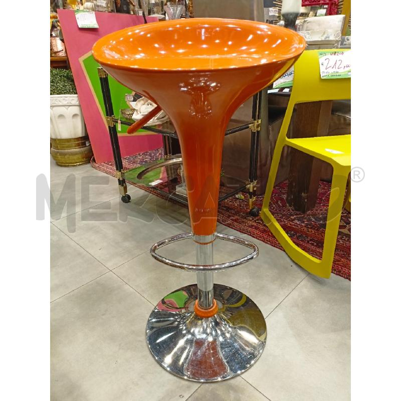 SGABELLO ARANCIONE BASE METALLO | Mercatino dell'Usato Roma re di roma 2