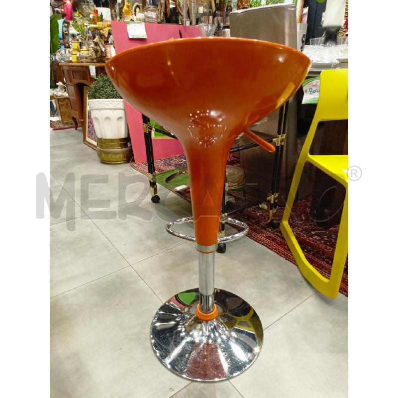 SGABELLO ARANCIONE BASE METALLO | Mercatino dell'Usato Roma re di roma 3