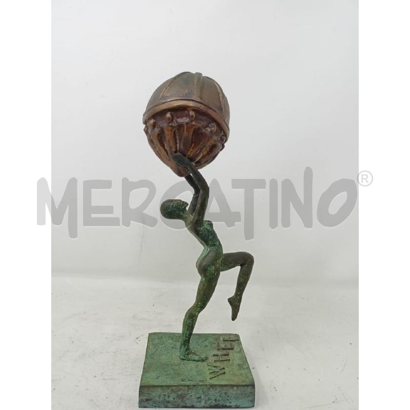 SOPRAMMOBILE BRONZO WHEF DONNA SFERA IN MANO  | Mercatino dell'Usato Roma re di roma 2