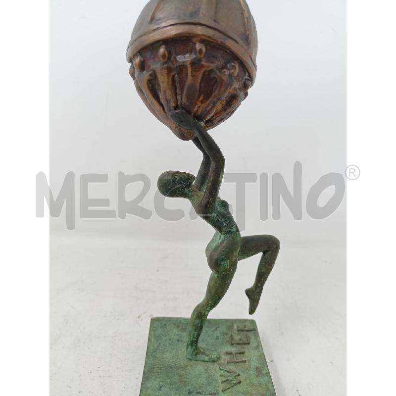 SOPRAMMOBILE BRONZO WHEF DONNA SFERA IN MANO  | Mercatino dell'Usato Roma re di roma 3