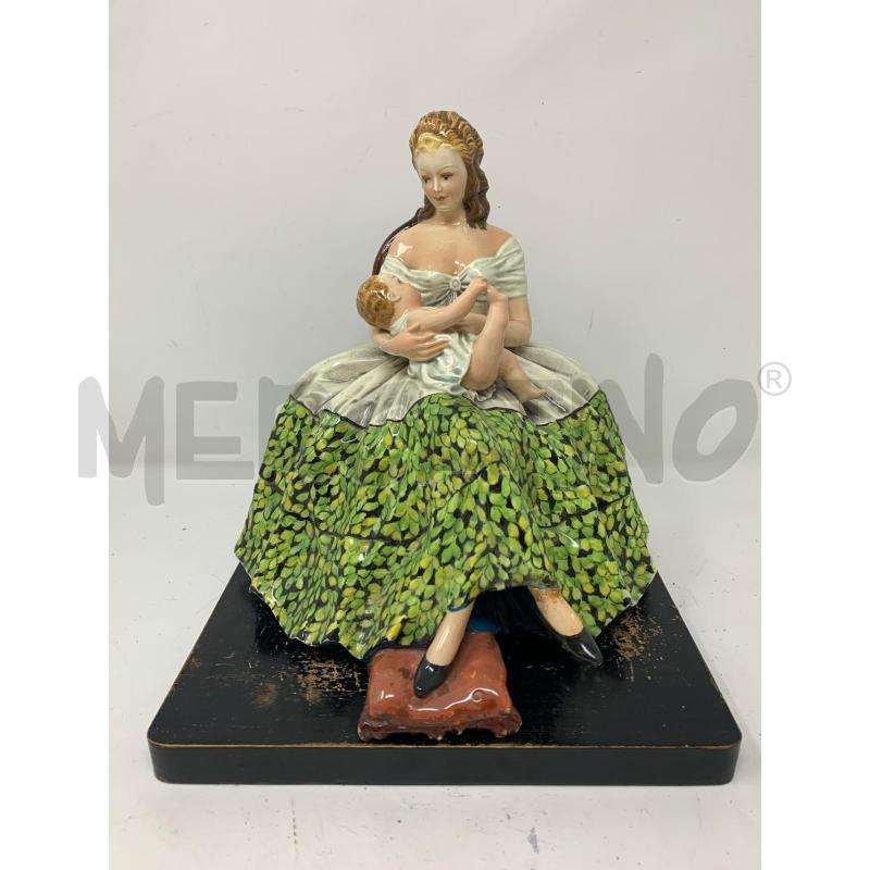 STATUA CERAMICA DONNA SEDUTA CON BAMBINO GONNA AMPIA VERDE | Mercatino dell'Usato Roma re di roma 1