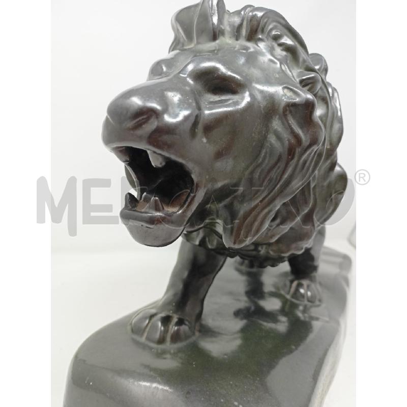 STATUA LEONE CERAMICA NERA BASE RETTANGOLARE EFFETTO BRONZO  | Mercatino dell'Usato Roma re di roma 2