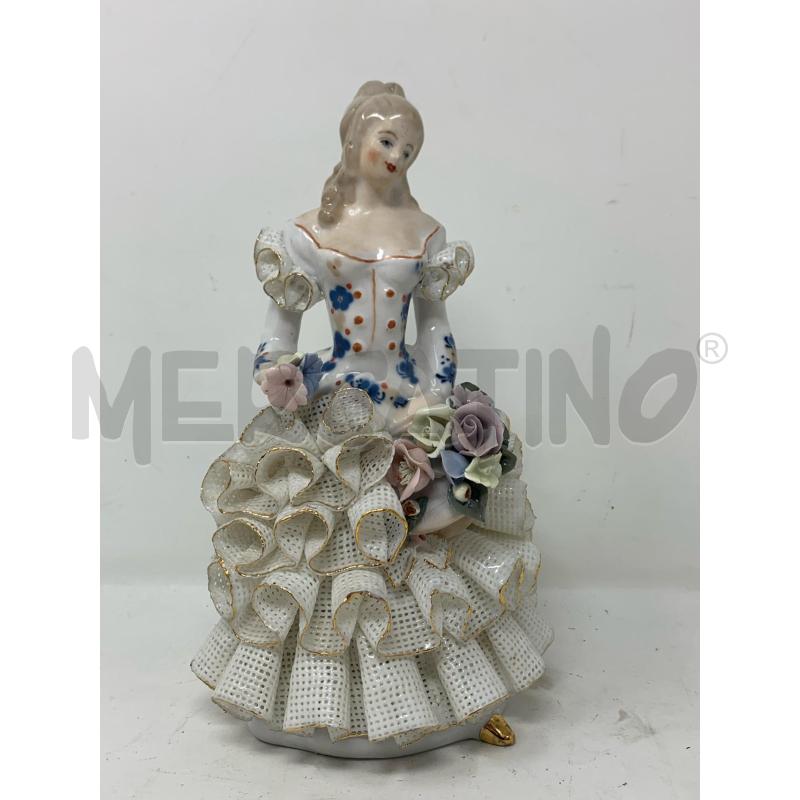 STATUETTA PORCELLAN DAMIGELLA CON FIORI | Mercatino dell'Usato Roma re di roma 1